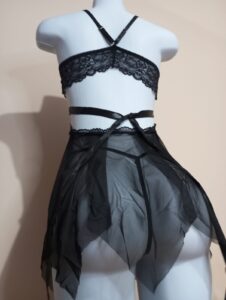 Babydoll lencería negra con encaje y less incluido – T. M/XL